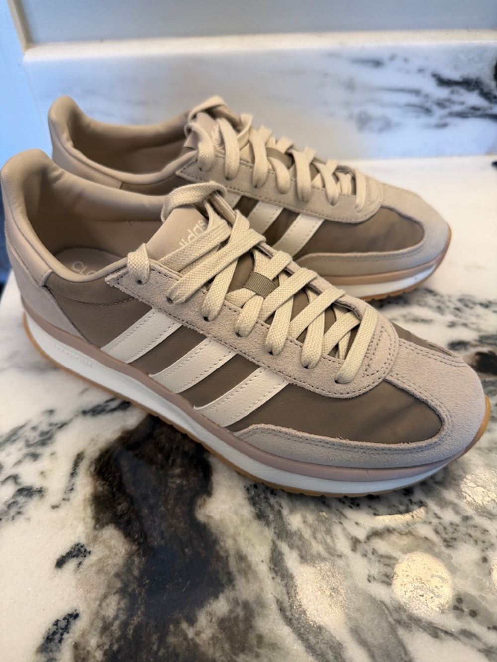 ADIDAS WOMENS RUN 70S 2.0 SNEAKER - Picture 2 of 7